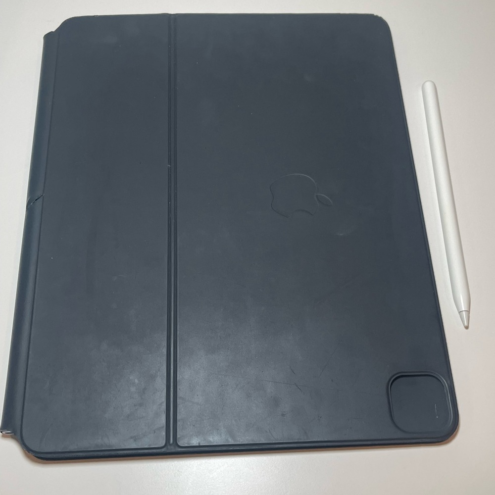 Magic Keyboard and Apple Pencil